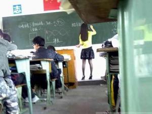 ?中學(xué)禁女教師穿黑絲 校長(zhǎng)“防女生效仿男生心亂”