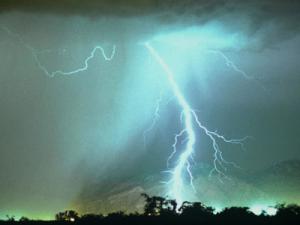 雷雨天如何防雷電？雷雨天氣防雷擊小竅門