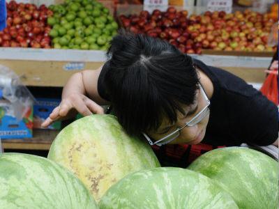 啃秋時怎樣挑選西瓜？如何挑選到好吃又甜的西瓜