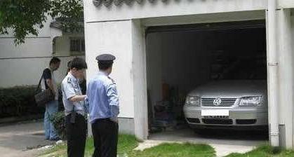 湖南岳陽千萬老富翁與年輕妙齡女一絲不掛裸死車內(nèi)