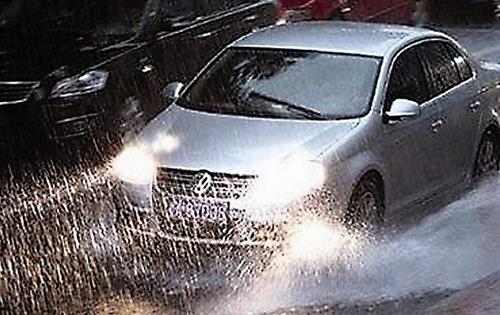 下雨天開車如何除霧安全行駛